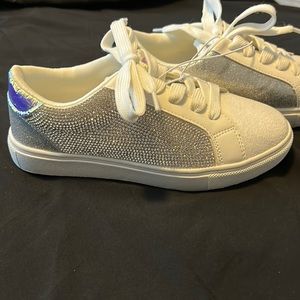 NWT Steve Madden rhinestone sneakers size 2 US